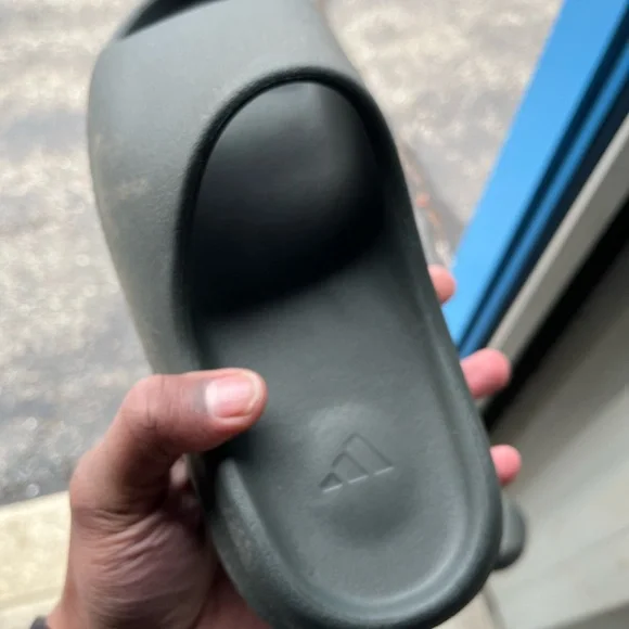 Yeezy Slides *Size 9 - Picture 2 of 6